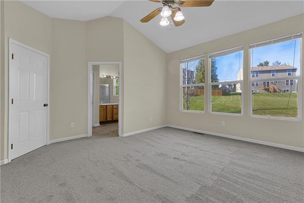 Photo 15 of 30 - 7904 N Poplar Court, Kansas City, MO 64119
