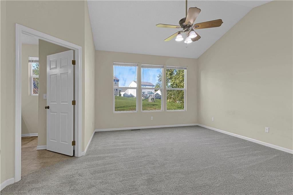 Photo 14 of 30 - 7904 N Poplar Court, Kansas City, MO 64119