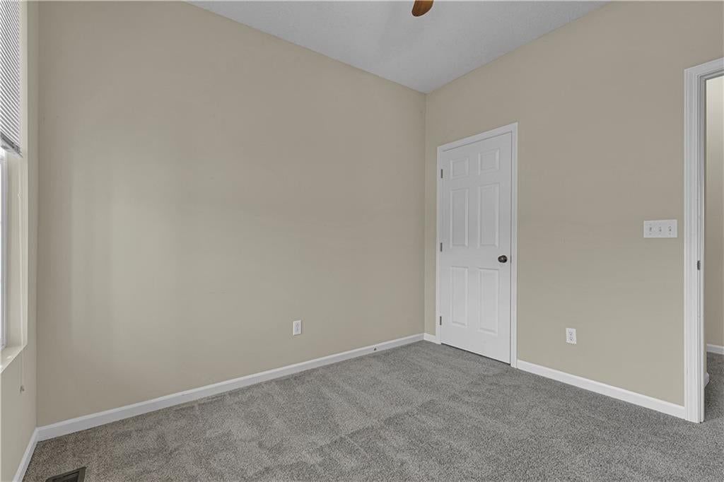 Photo 19 of 30 - 7904 N Poplar Court, Kansas City, MO 64119
