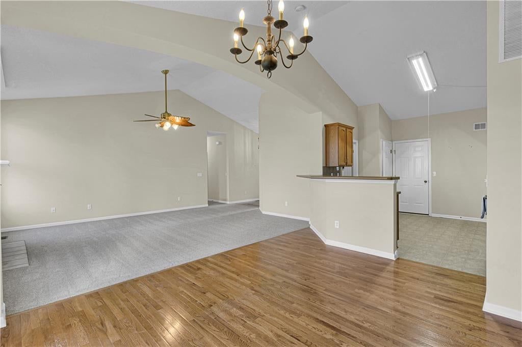 Photo 7 of 30 - 7904 N Poplar Court, Kansas City, MO 64119