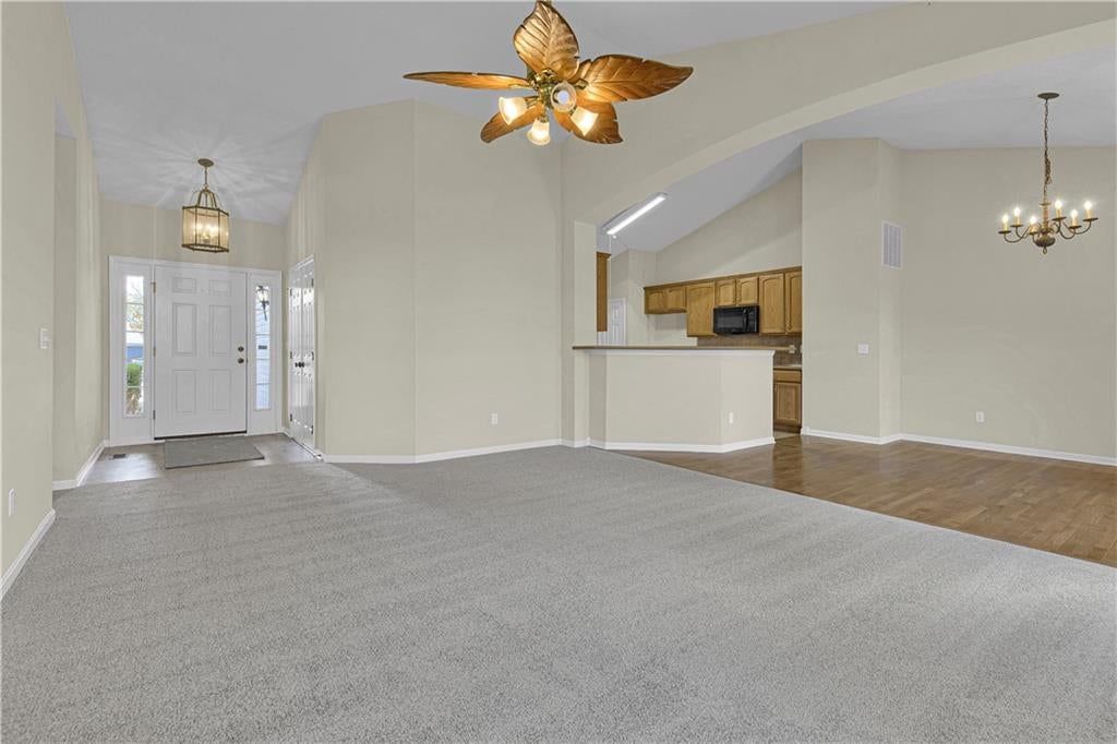 Photo 6 of 30 - 7904 N Poplar Court, Kansas City, MO 64119