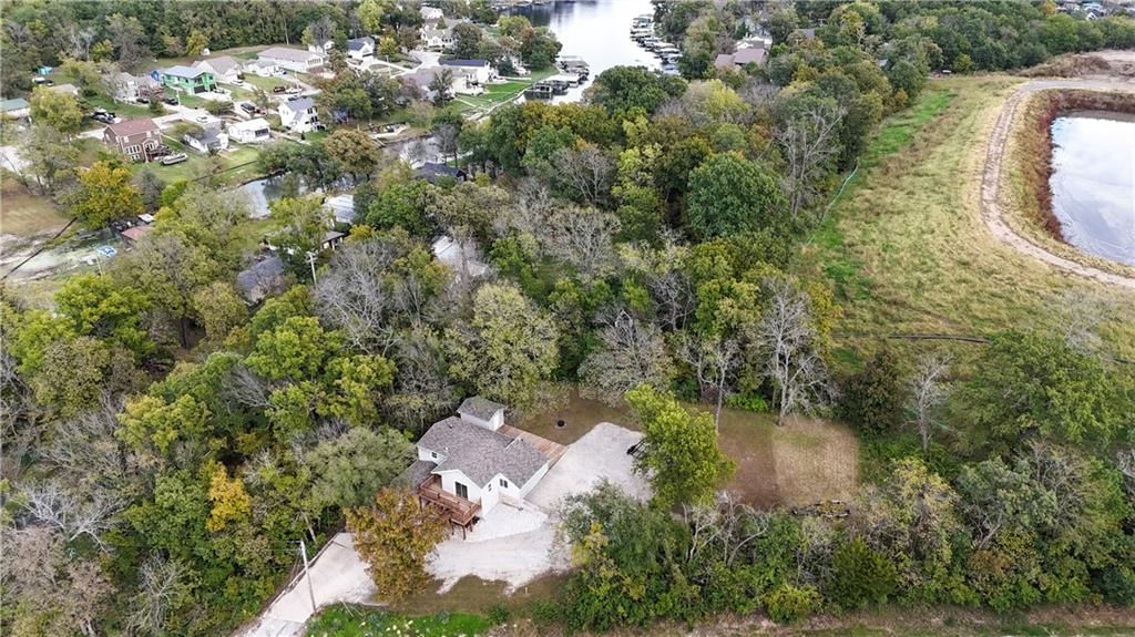 Photo 31 of 32 - 165 T Street, Lake Lotawana, MO 64086