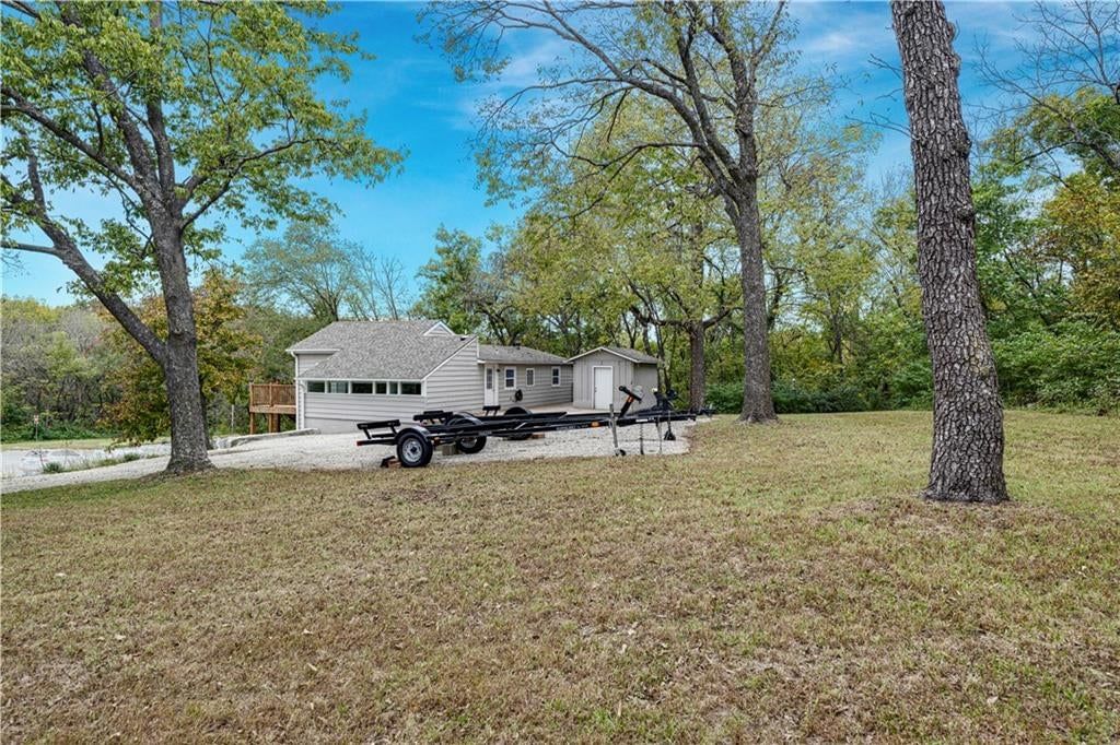 Photo 23 of 32 - 165 T Street, Lake Lotawana, MO 64086