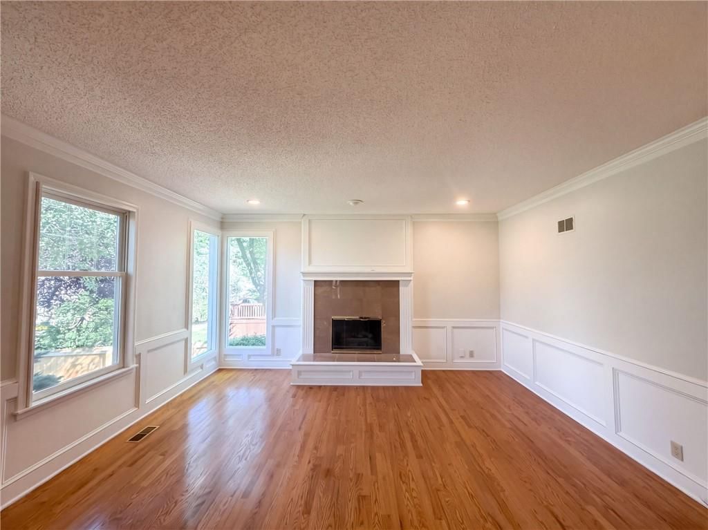 12600 Pawnee Lane, Leawood, KS: listing photo 3