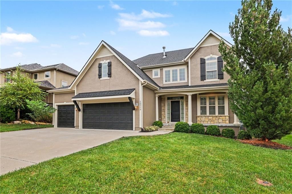 Photo 13 of 50 - 10773 S Palisade Street, Olathe, KS 66061