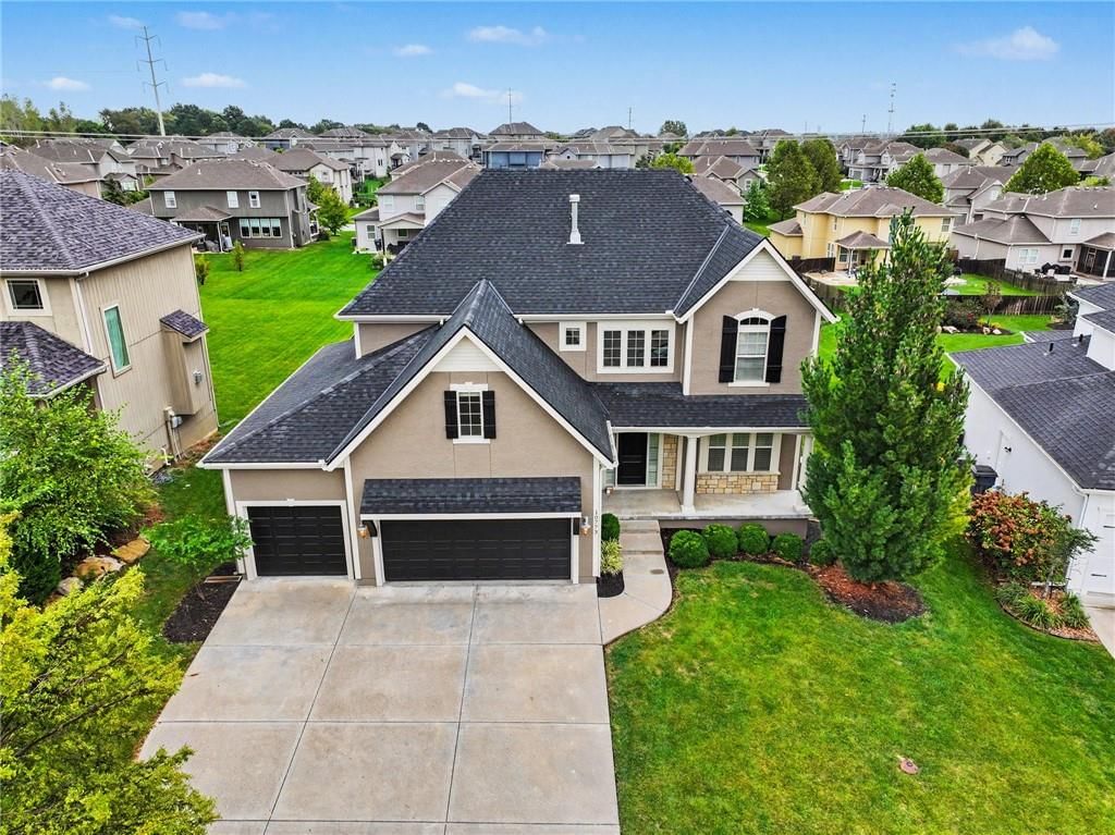 Photo 14 of 50 - 10773 S Palisade Street, Olathe, KS 66061