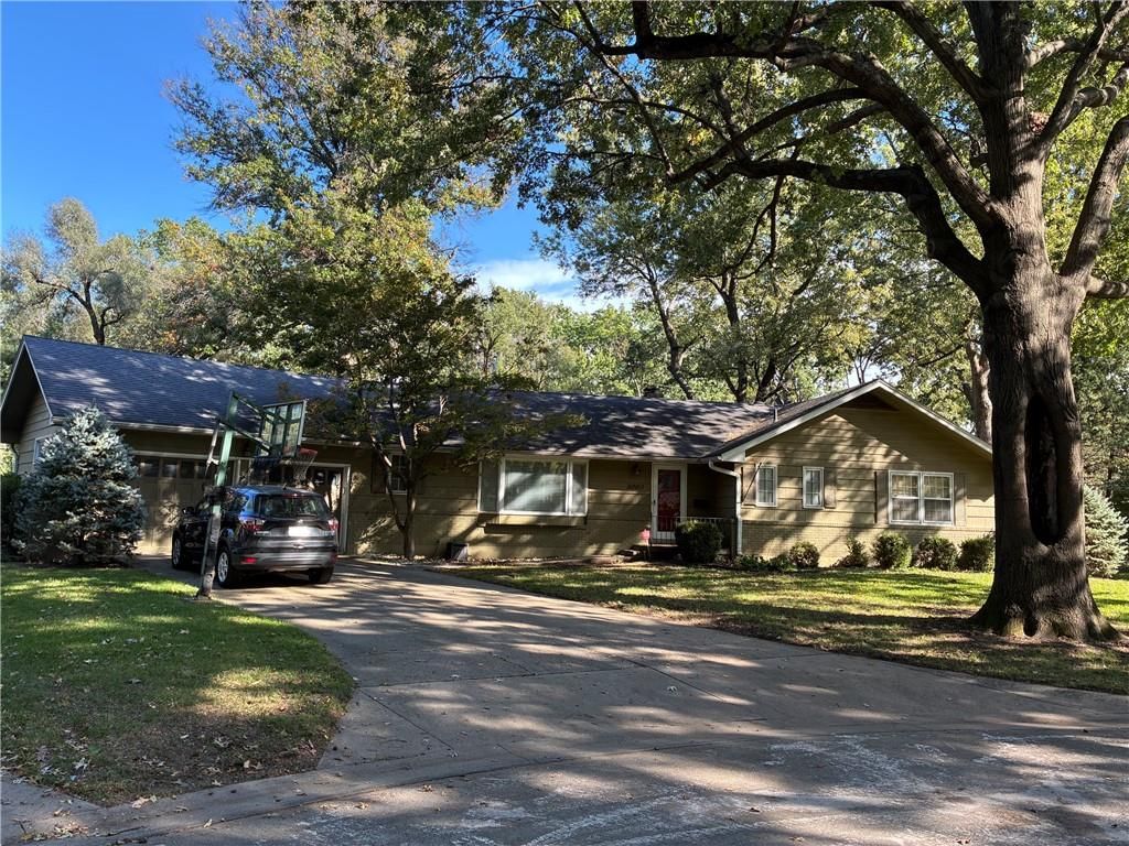 3003 W 89th Terrace, Leawood, KS