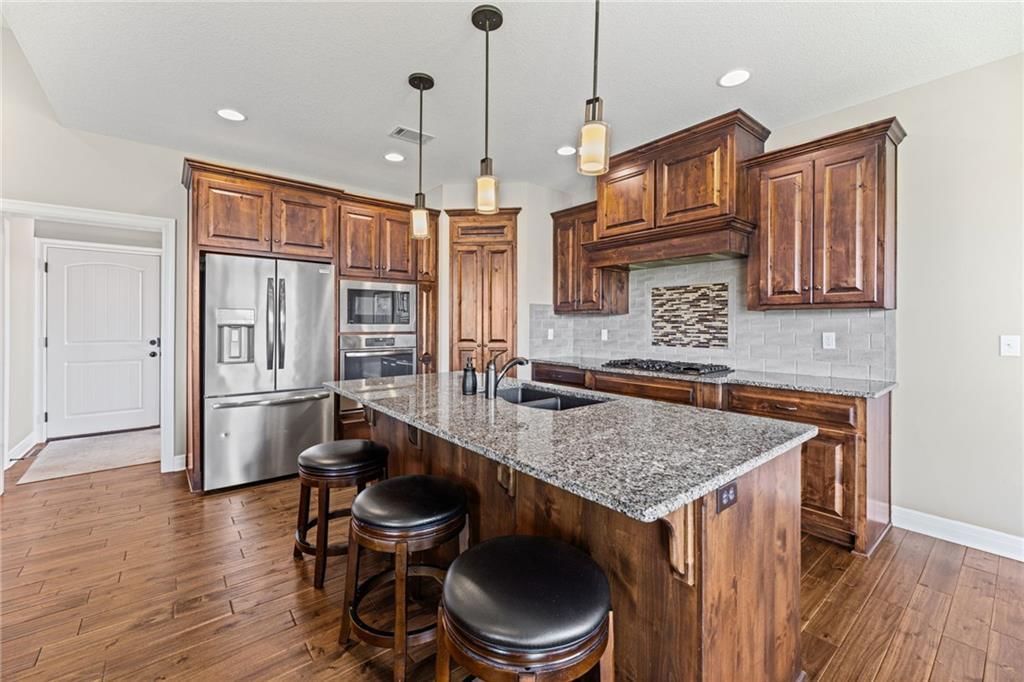 25085 W 87th Terrace, Lenexa, KS: listing photo 2