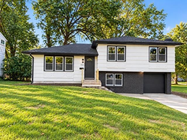 7503 E 93rd Street, Kansas City, MO: listing photo 2