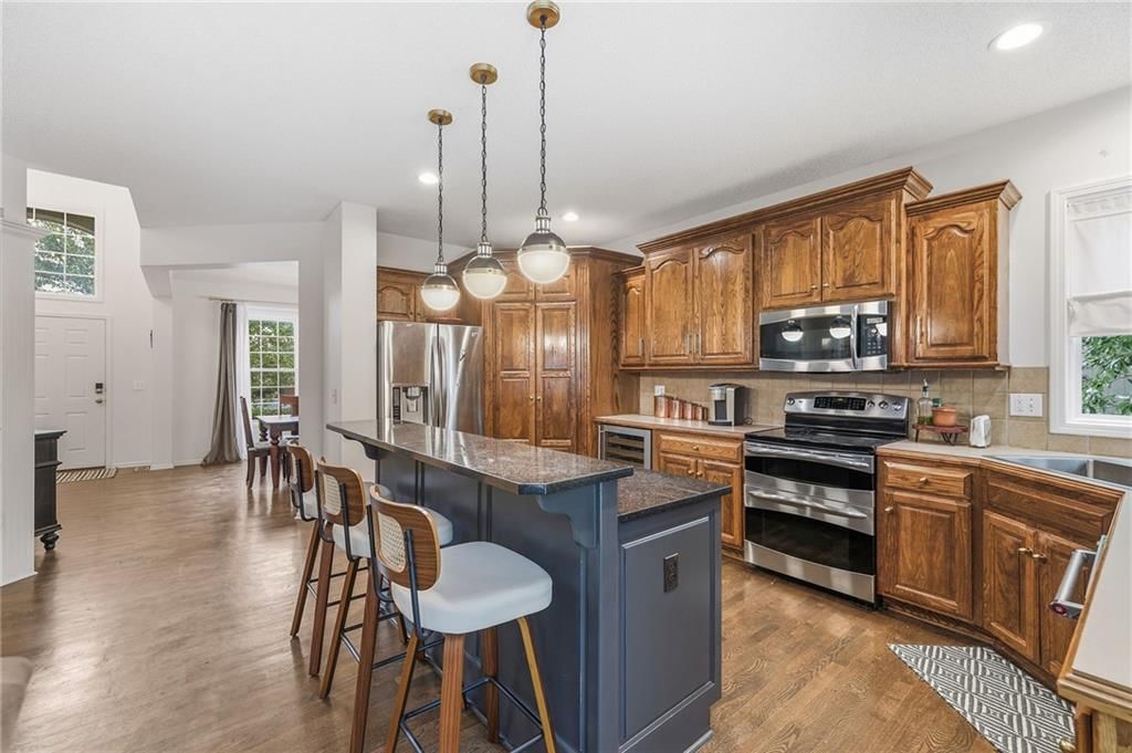 Photo 7 of 26 - 22121 W 58 Street, Shawnee, KS 66226