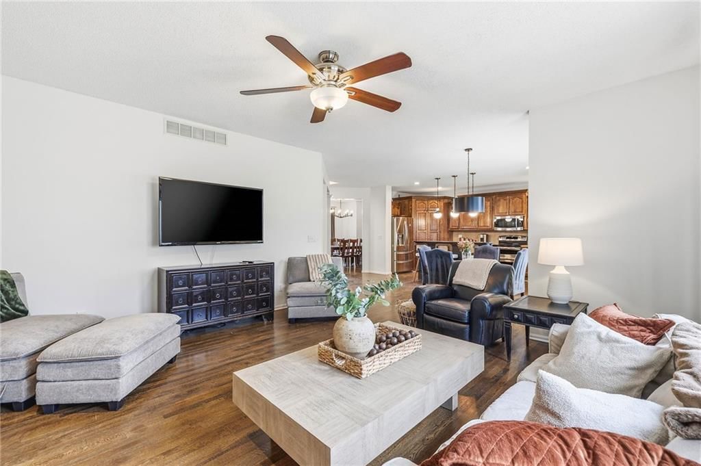 Photo 9 of 26 - 22121 W 58 Street, Shawnee, KS 66226