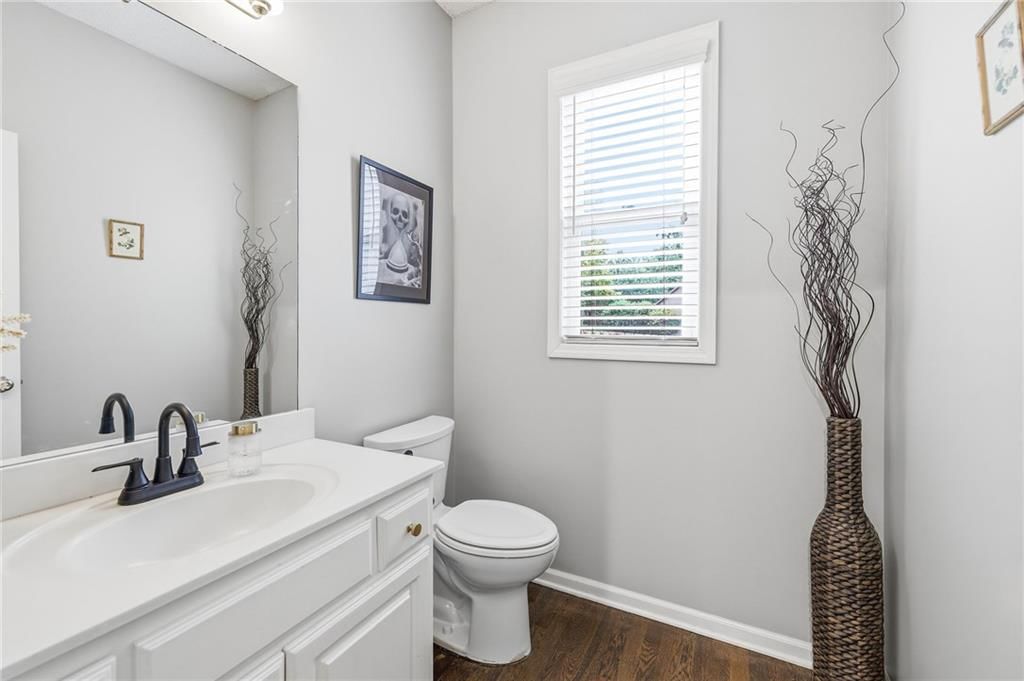 Photo 13 of 26 - 22121 W 58 Street, Shawnee, KS 66226
