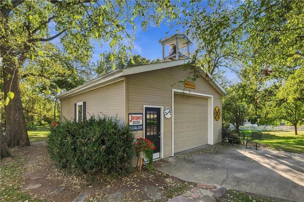 Photo 13 of 81 - 201 N 3rd Street, Louisburg, KS 66053