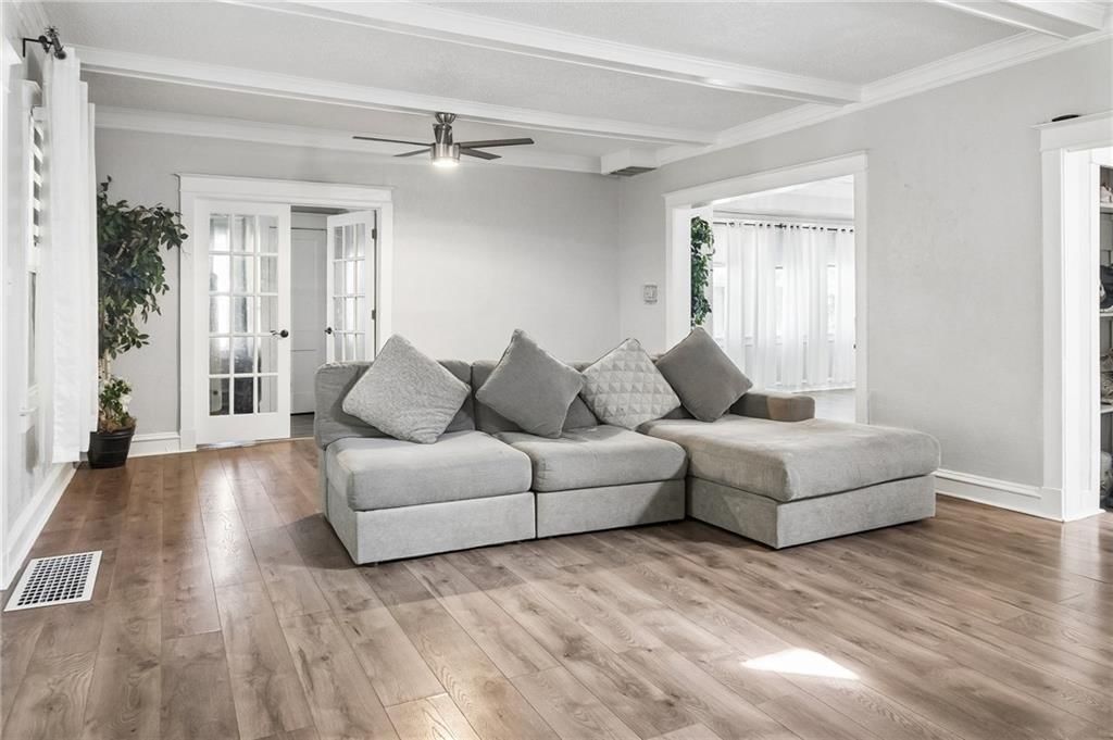 Photo 6 of 25 - 2955 E 29th Street, Kansas City, MO 64128