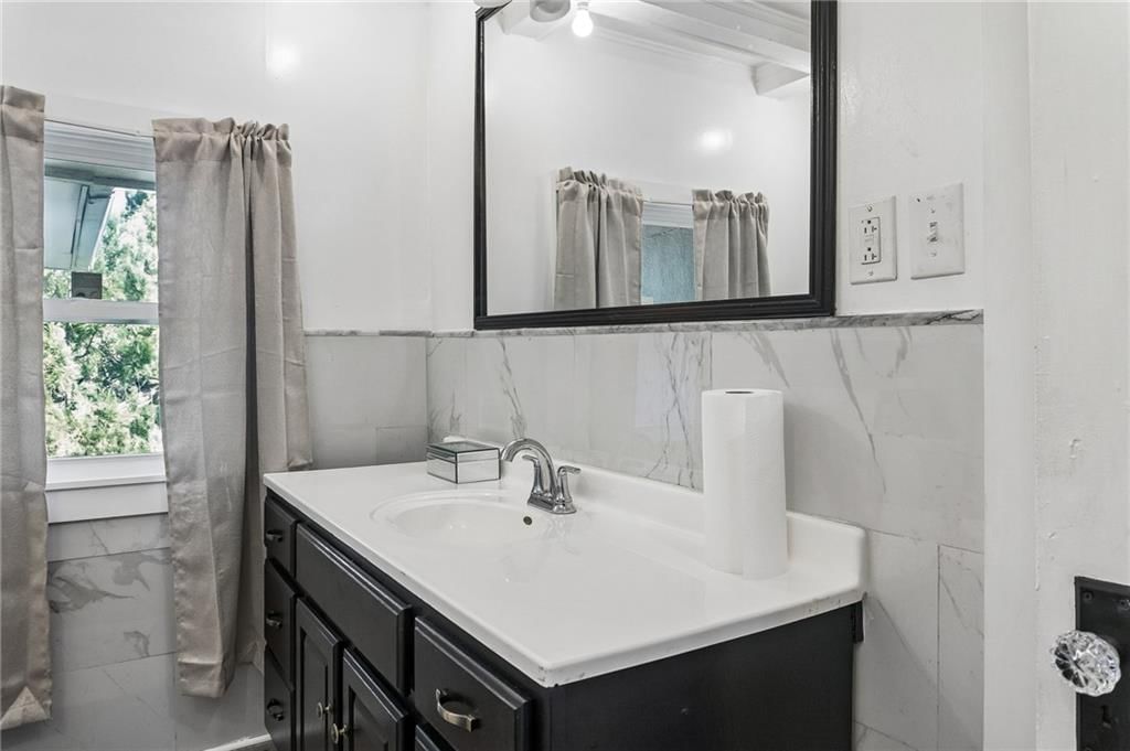 Photo 15 of 25 - 2955 E 29th Street, Kansas City, MO 64128