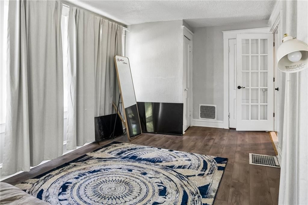Photo 16 of 25 - 2955 E 29th Street, Kansas City, MO 64128