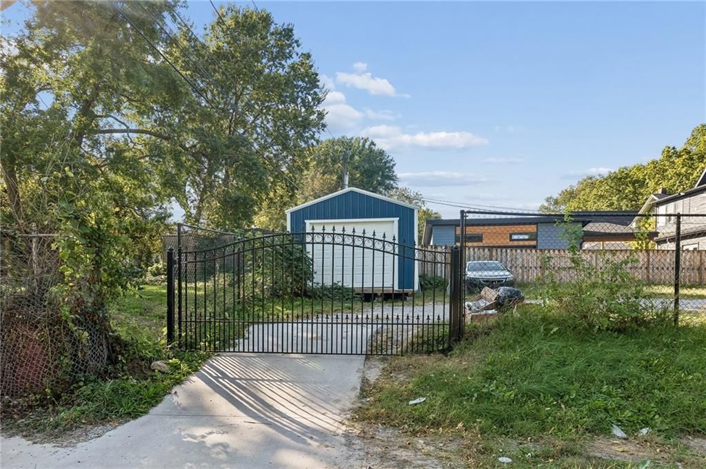 Deck and fenced yard at 2955 E 29th Street, Kansas City, MO 64128