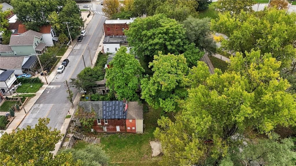 Photo 17 of 18 - 2020 Summit Street, Kansas City, MO 64108
