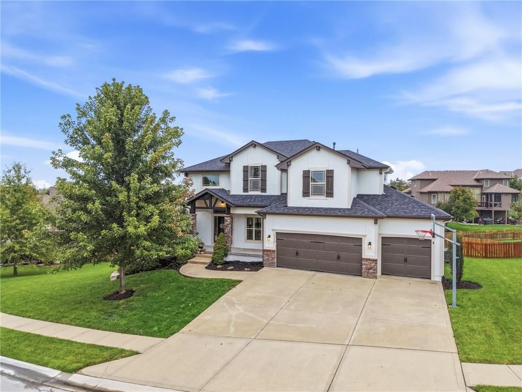 1115 Metfield Lane, Raymore, MO: listing photo 3