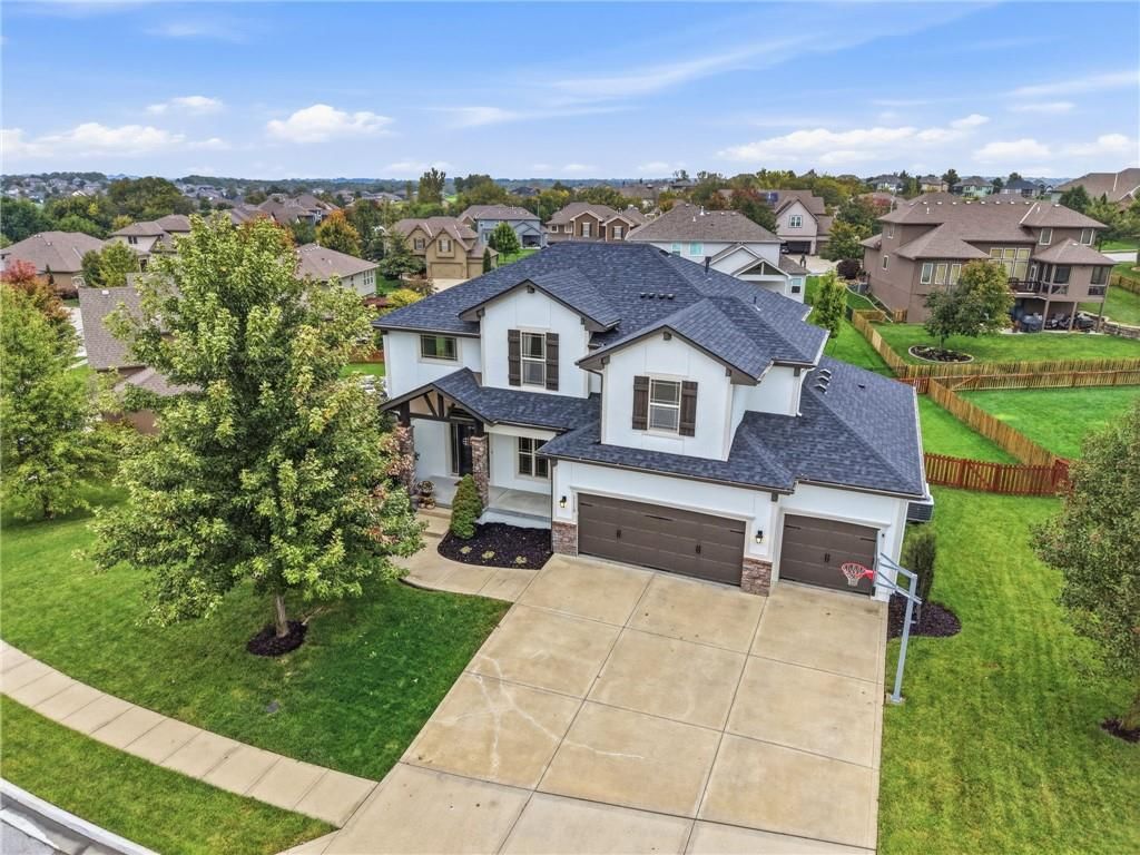 1115 Metfield Lane, Raymore, MO: listing photo 2