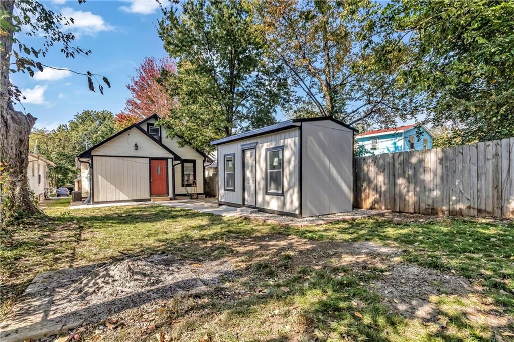 Photo 16 of 21 - 2231 Denver Street, Kansas City, MO 64127
