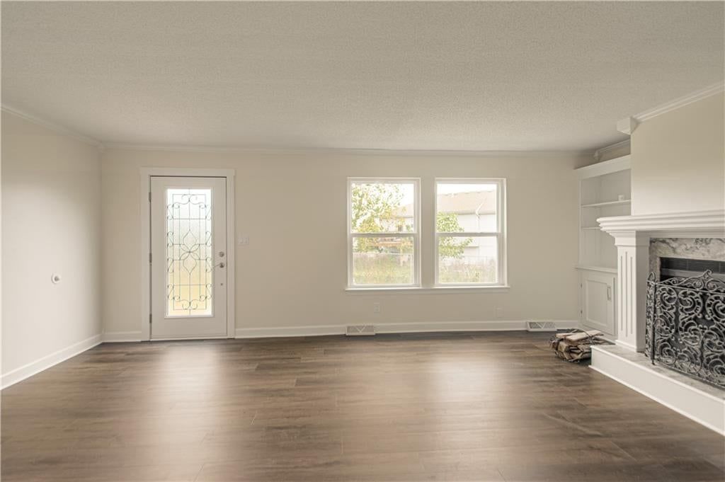 Photo 8 of 29 - 6616 E 128th Street, Grandview, MO 64030