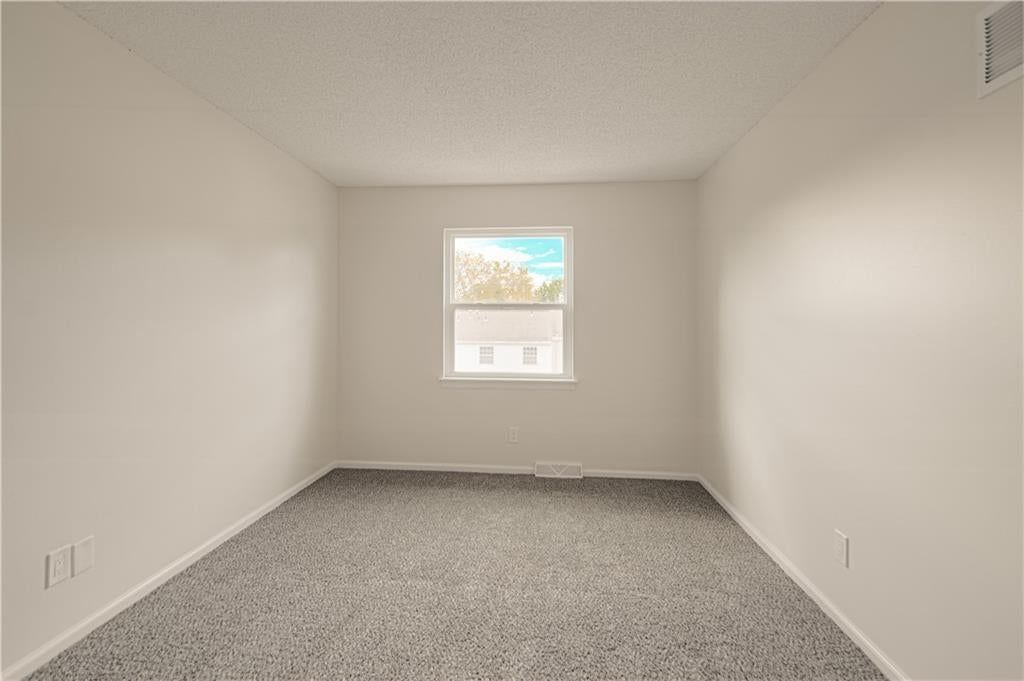 Photo 20 of 29 - 6616 E 128th Street, Grandview, MO 64030