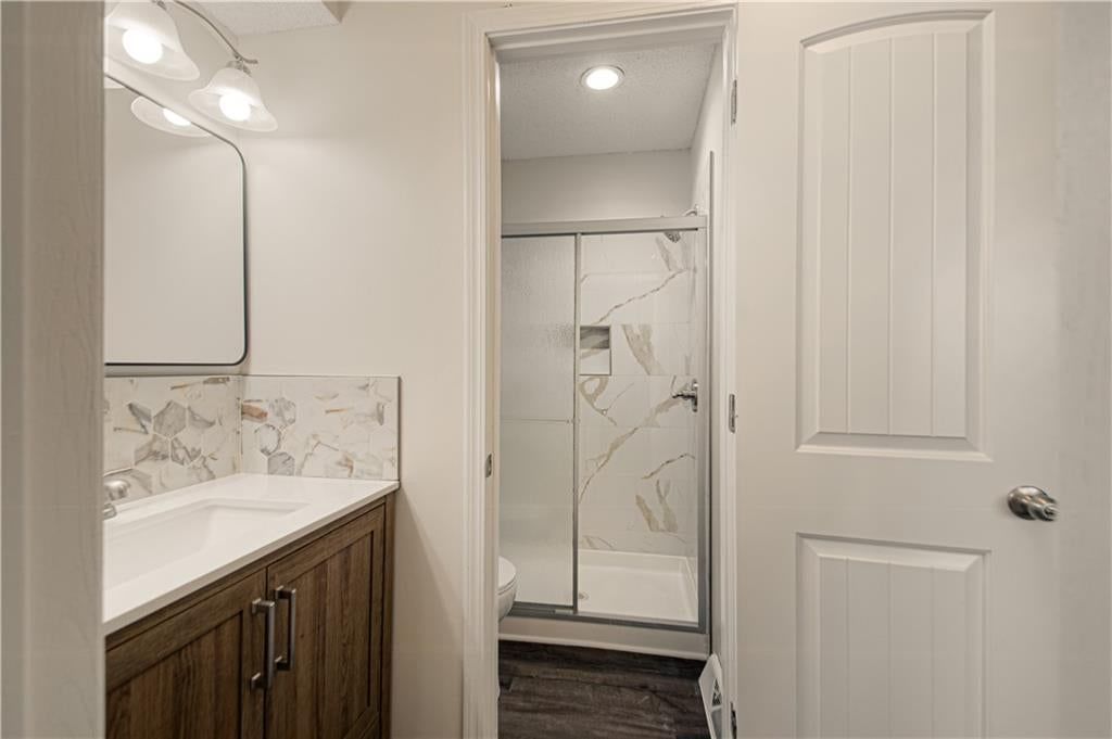 Tiled shower at 6616 E 128th Street, Grandview, MO 64030