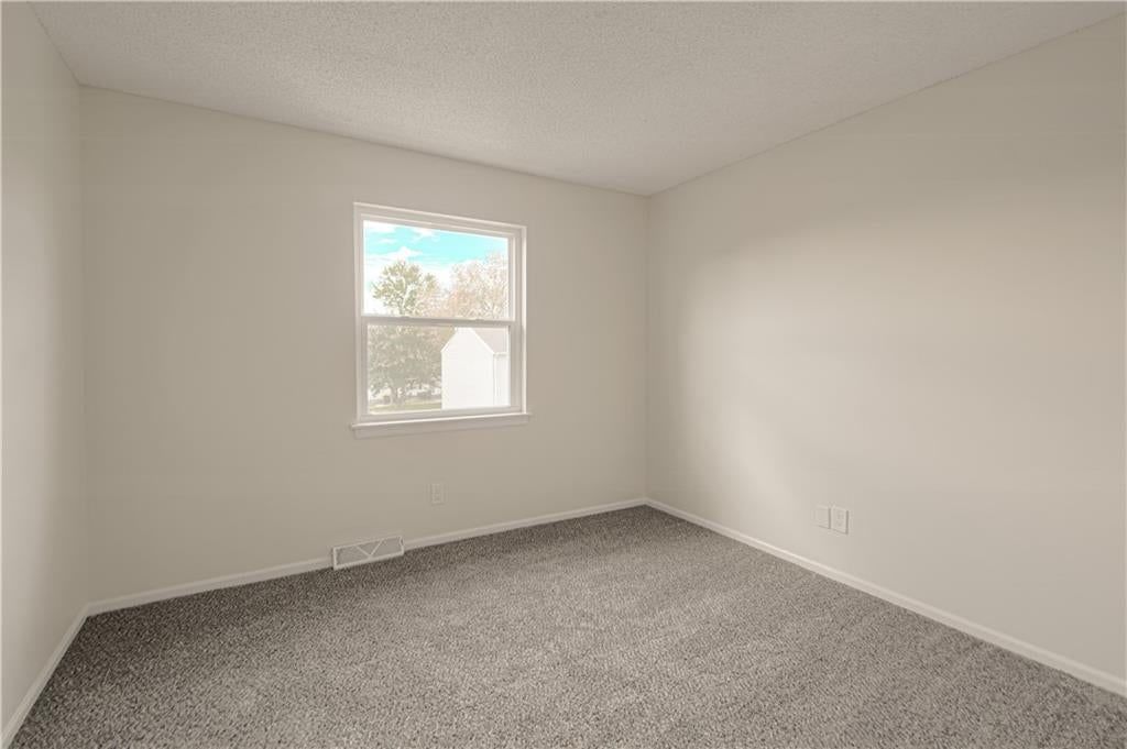 Photo 18 of 29 - 6616 E 128th Street, Grandview, MO 64030