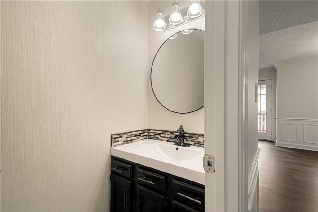 Photo 11 of 29 - 6616 E 128th Street, Grandview, MO 64030