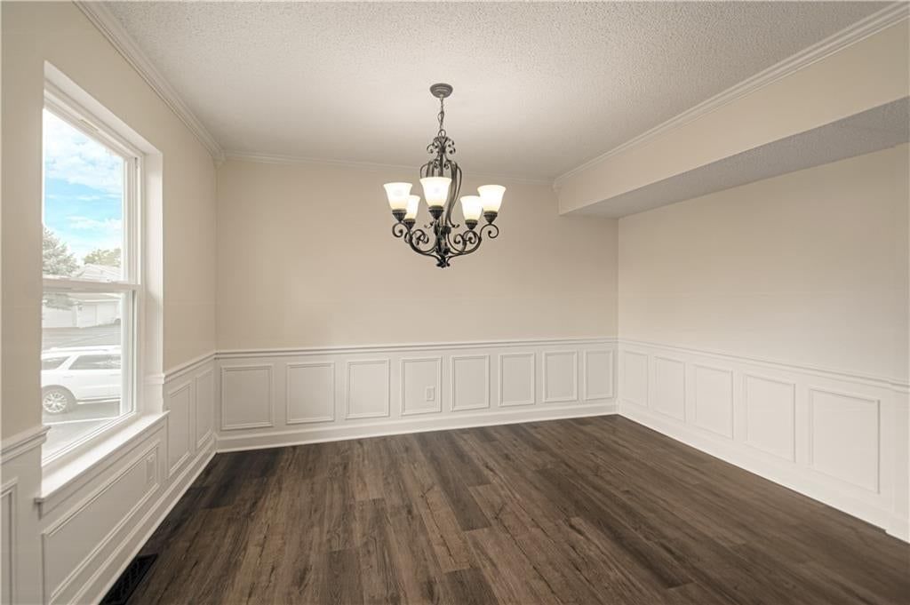 Photo 6 of 29 - 6616 E 128th Street, Grandview, MO 64030