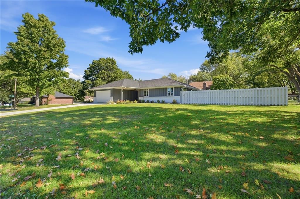 201 SE Westwind Drive, Lee's Summit, MO: listing photo 3
