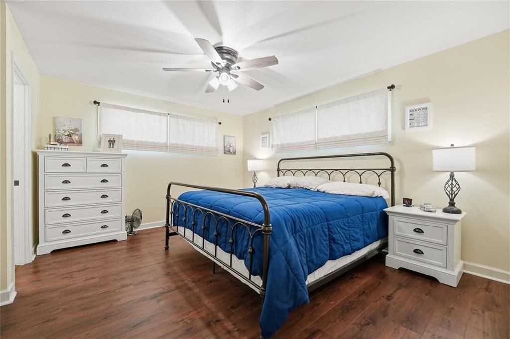 Photo 12 of 59 - 201 SE Westwind Drive, Lee's Summit, MO 64063