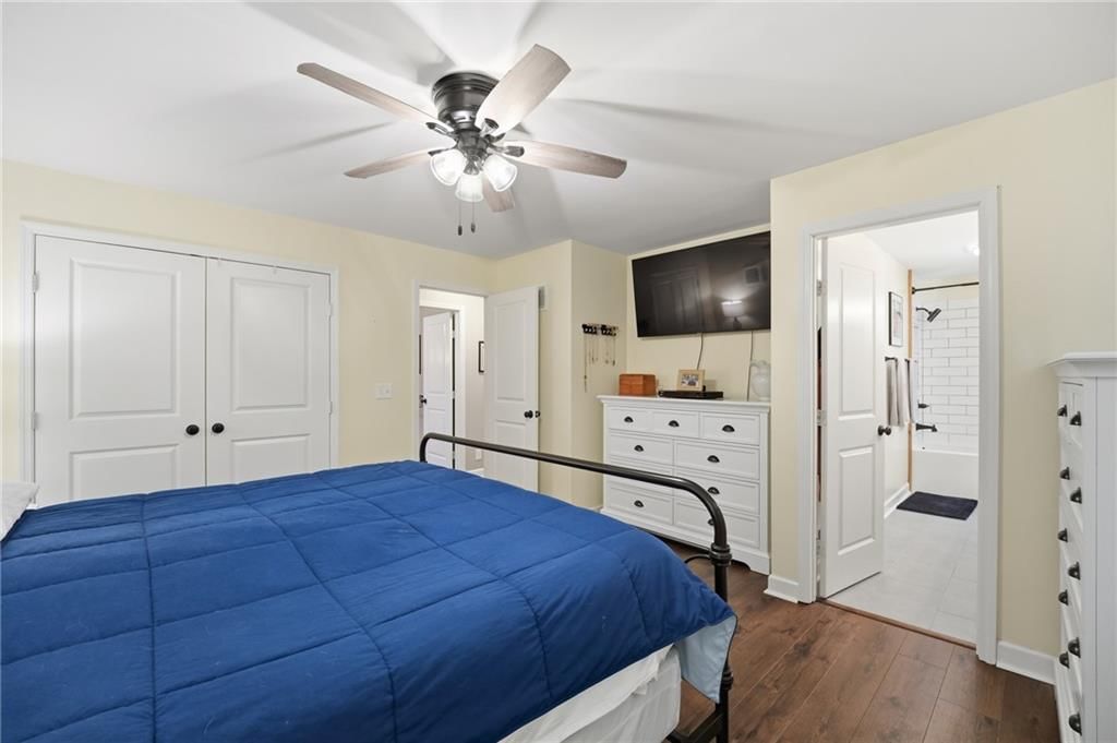 Photo 14 of 59 - 201 SE Westwind Drive, Lee's Summit, MO 64063