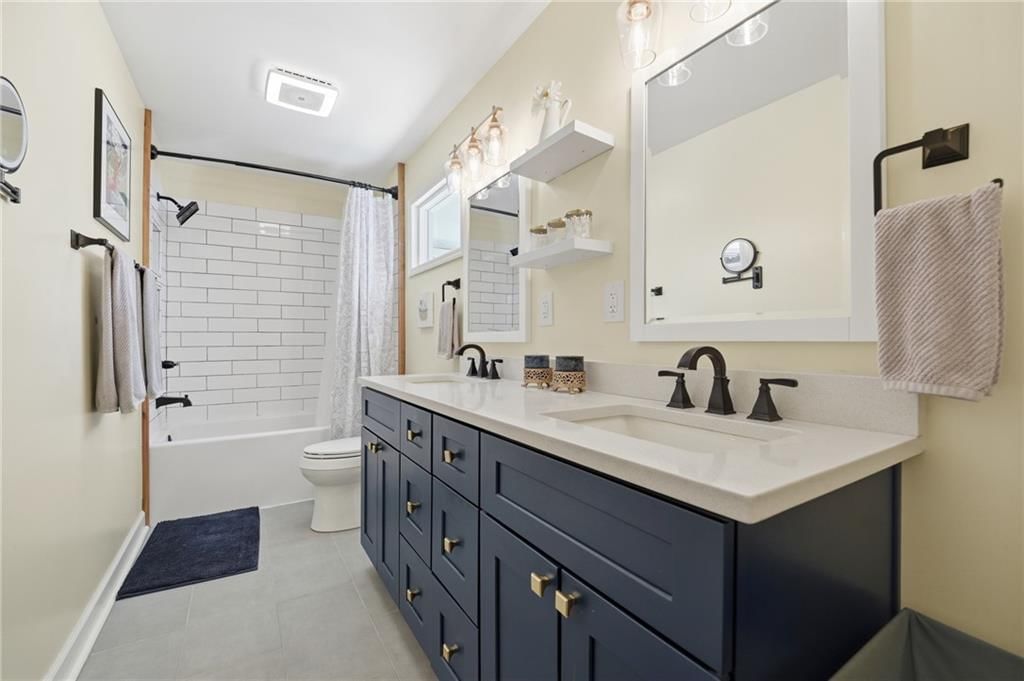 Photo 15 of 59, 201 SE Westwind Drive, Lee's Summit, MO 64063