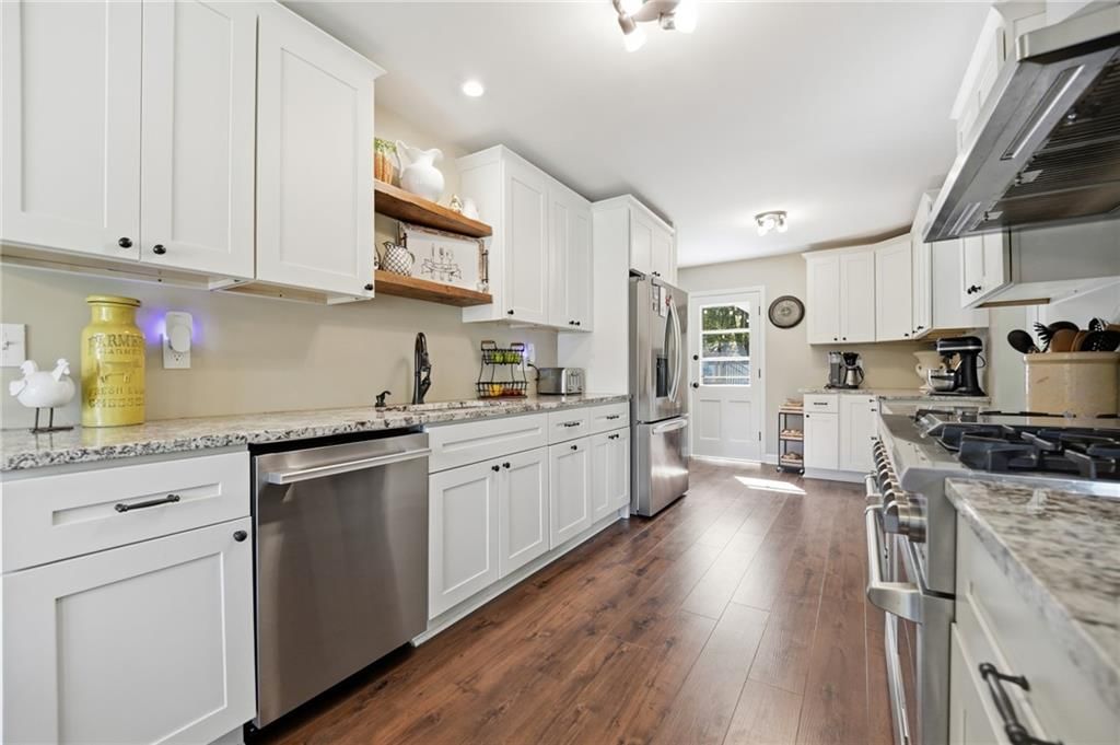 Photo 26 of 59 - 201 SE Westwind Drive, Lee's Summit, MO 64063