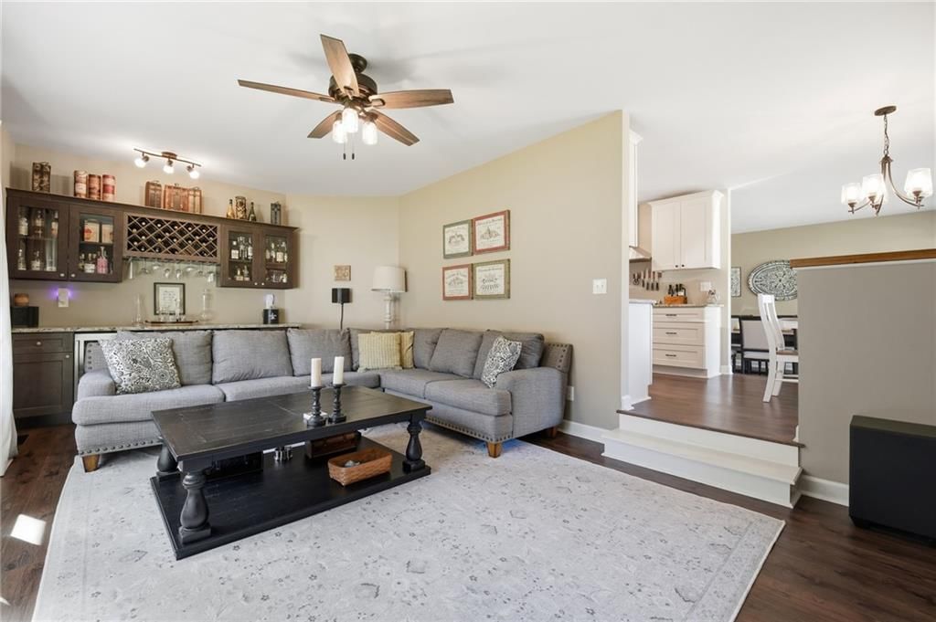 Photo 32 of 59 - 201 SE Westwind Drive, Lee's Summit, MO 64063