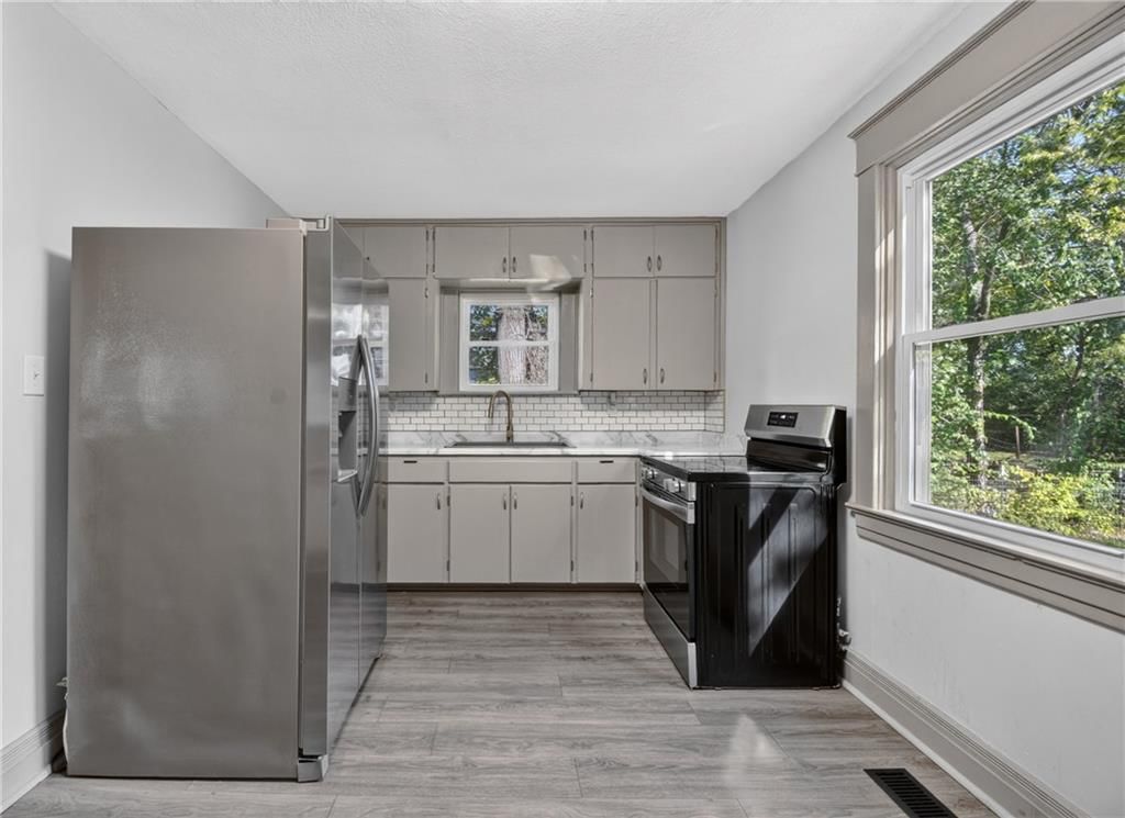 Photo 19 of 43 - 4013 Springfield Street, Kansas City, KS 66103