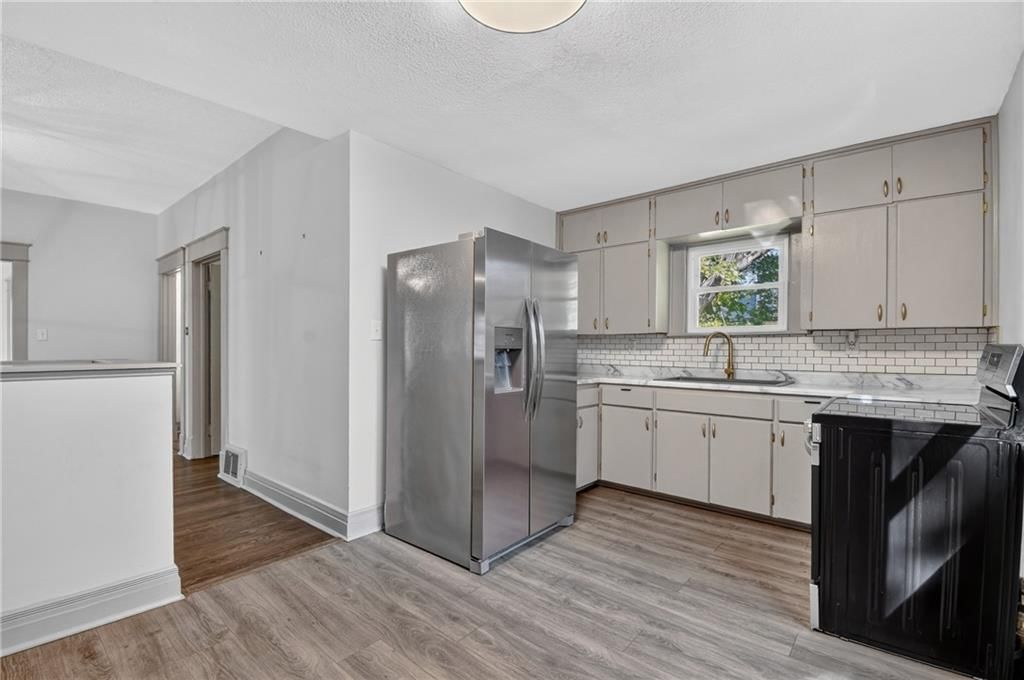 Photo 20 of 43 - 4013 Springfield Street, Kansas City, KS 66103
