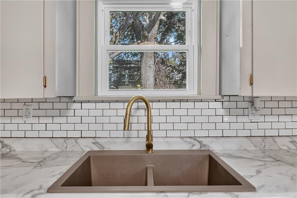 Photo 21 of 43 - 4013 Springfield Street, Kansas City, KS 66103