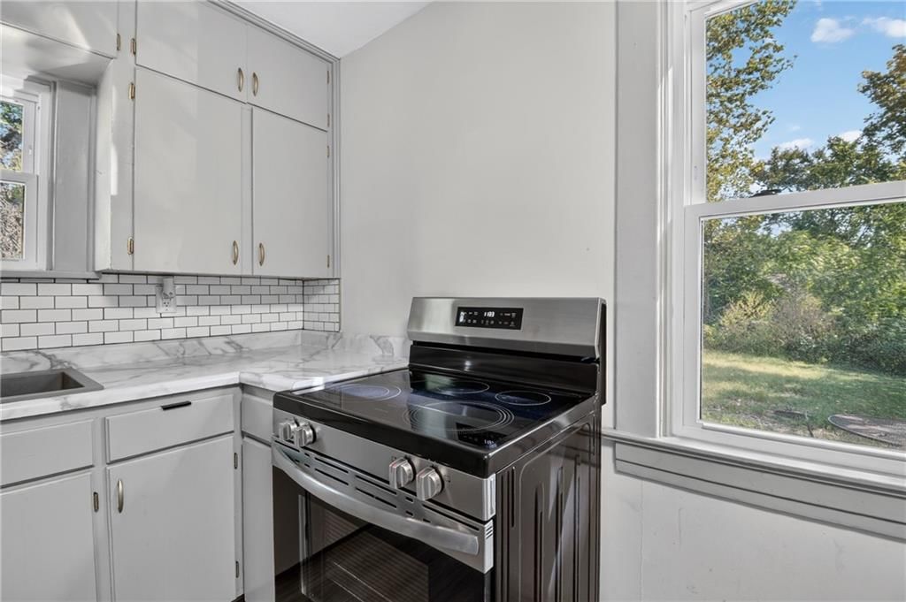 Photo 22 of 43 - 4013 Springfield Street, Kansas City, KS 66103
