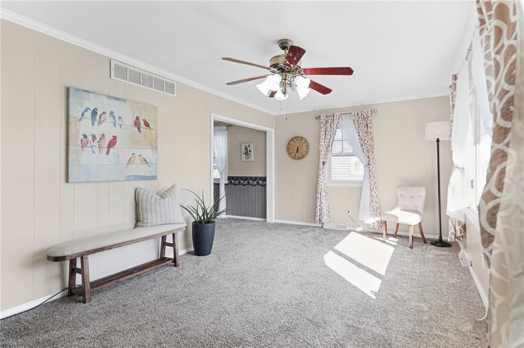 White trim and beige walls at 3012 S Norwood Avenue S, Independence, MO 64052