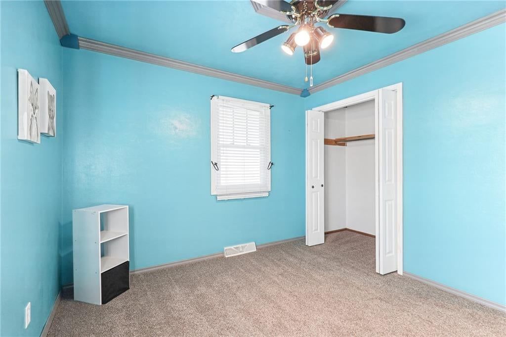 Photo 18 of 25 - 3012 S Norwood Avenue S, Independence, MO 64052