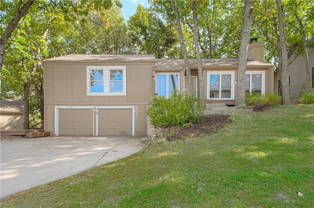 807 NW 70th Street, Kansas City, MO
