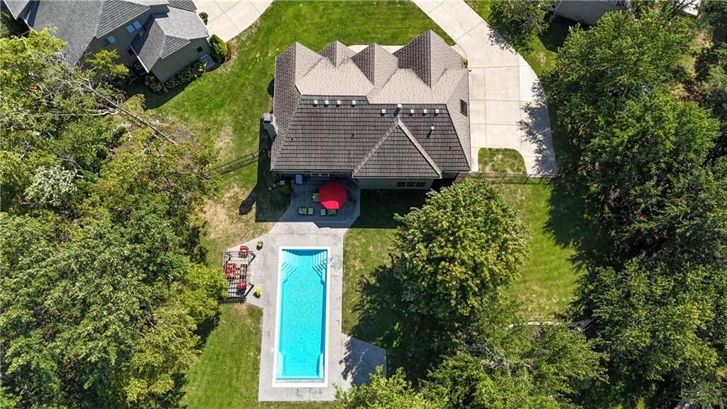 Photo 2: swimming pool, 9410 141st Street, Overland Park, KS 66221