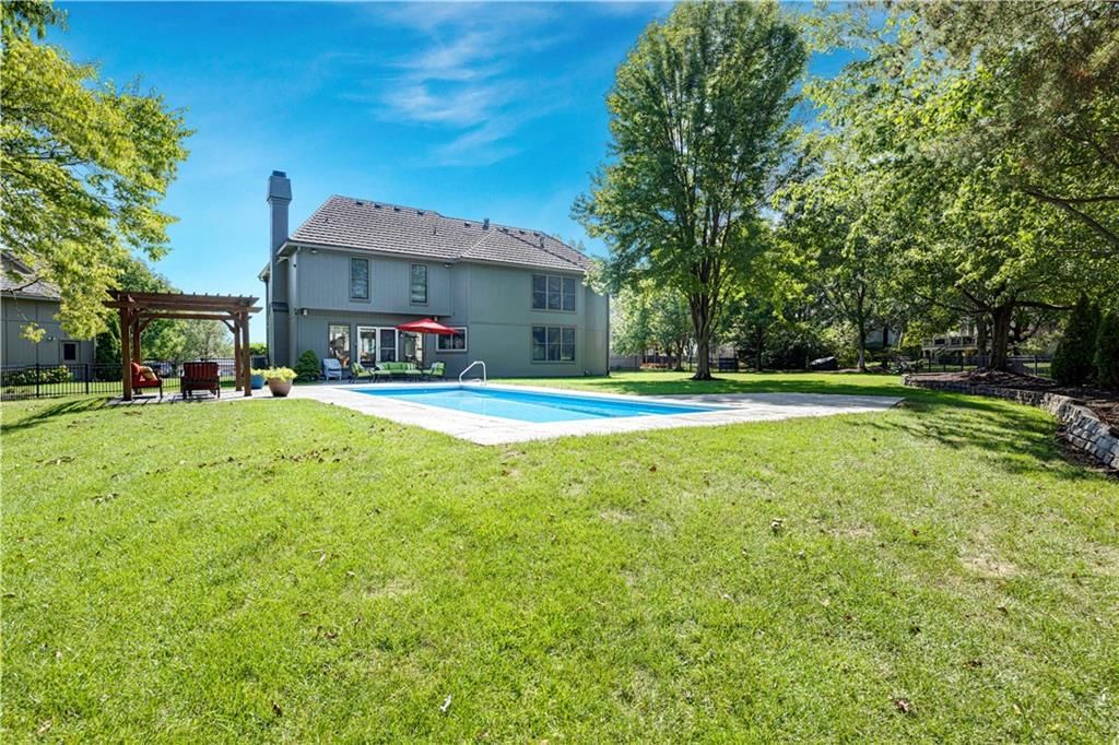 Photo 6 of 16 - 9410 141st Street, Overland Park, KS 66221
