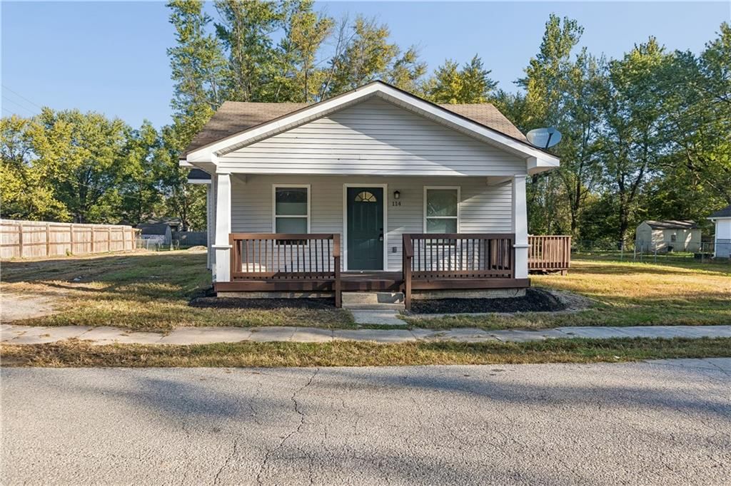 114 W 2nd Street, Garden City, MO