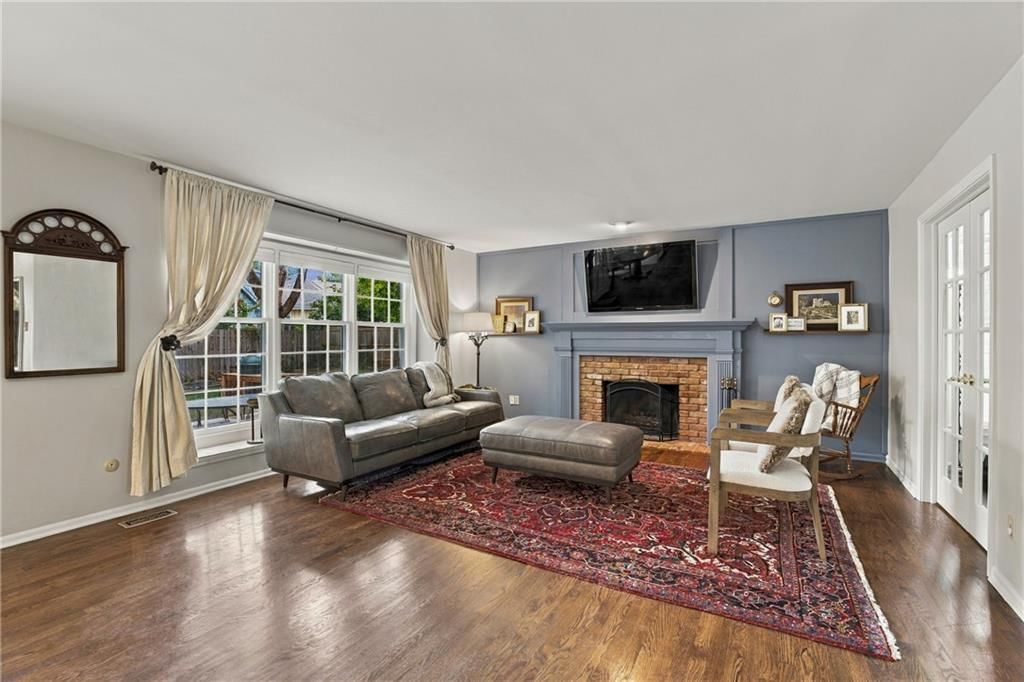Wall of windows and accent wall at 9320 W 113th Street, Overland Park, KS 66210