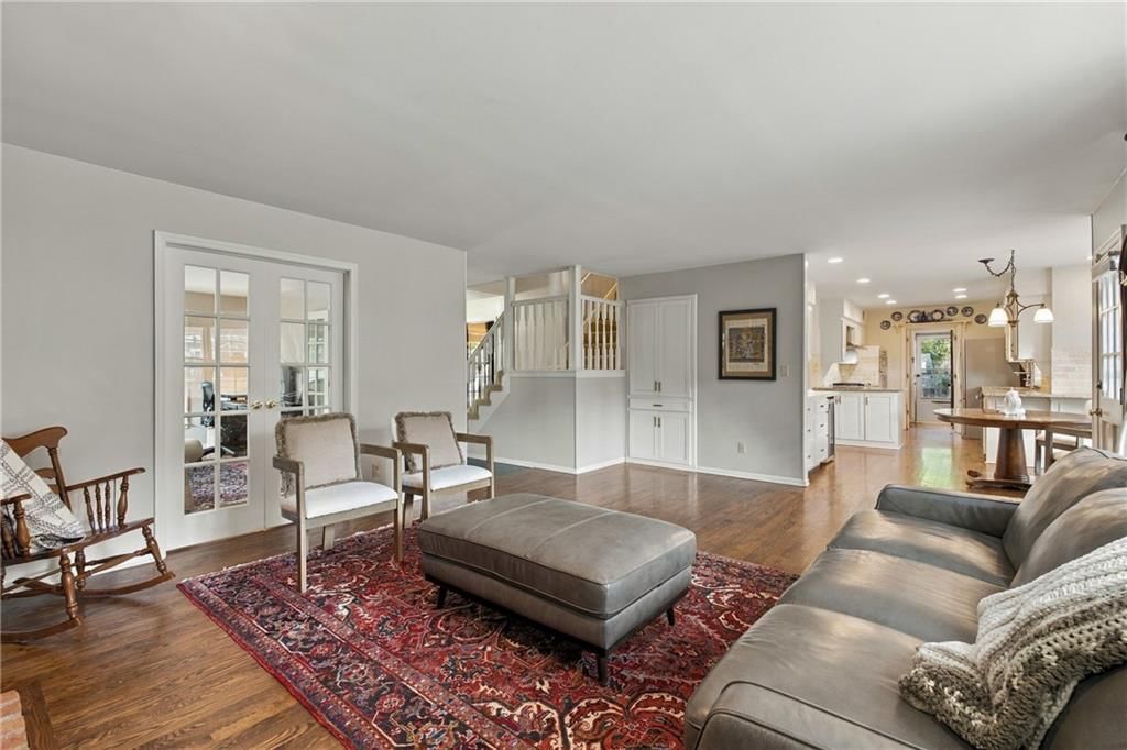 Photo 4 of 36 - 9320 W 113th Street, Overland Park, KS 66210