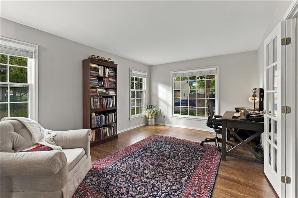 Photo 6 of 36 - 9320 W 113th Street, Overland Park, KS 66210